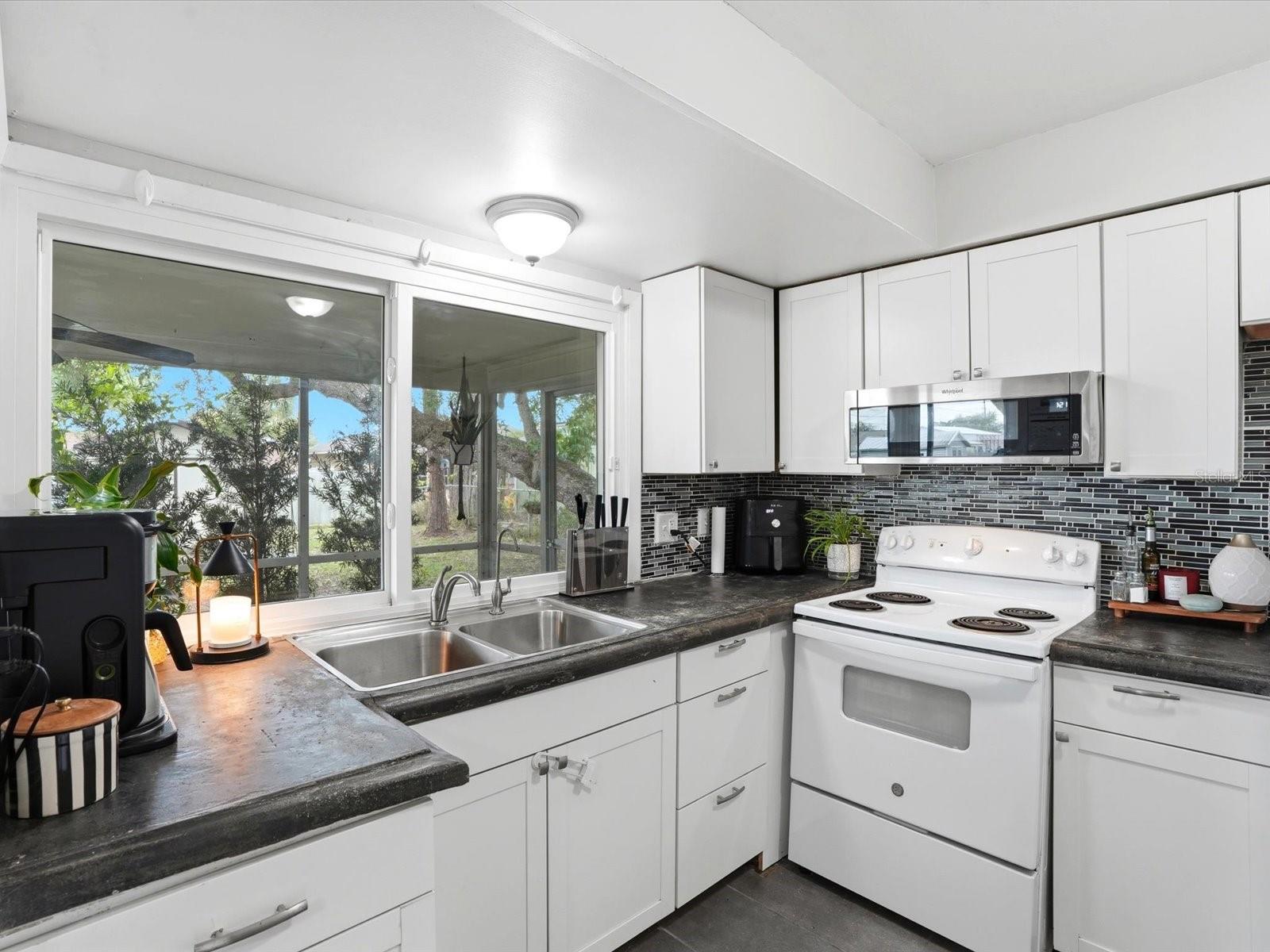 755 HARTFORD DR NW, PORT CHARLOTTE, FL, 33952