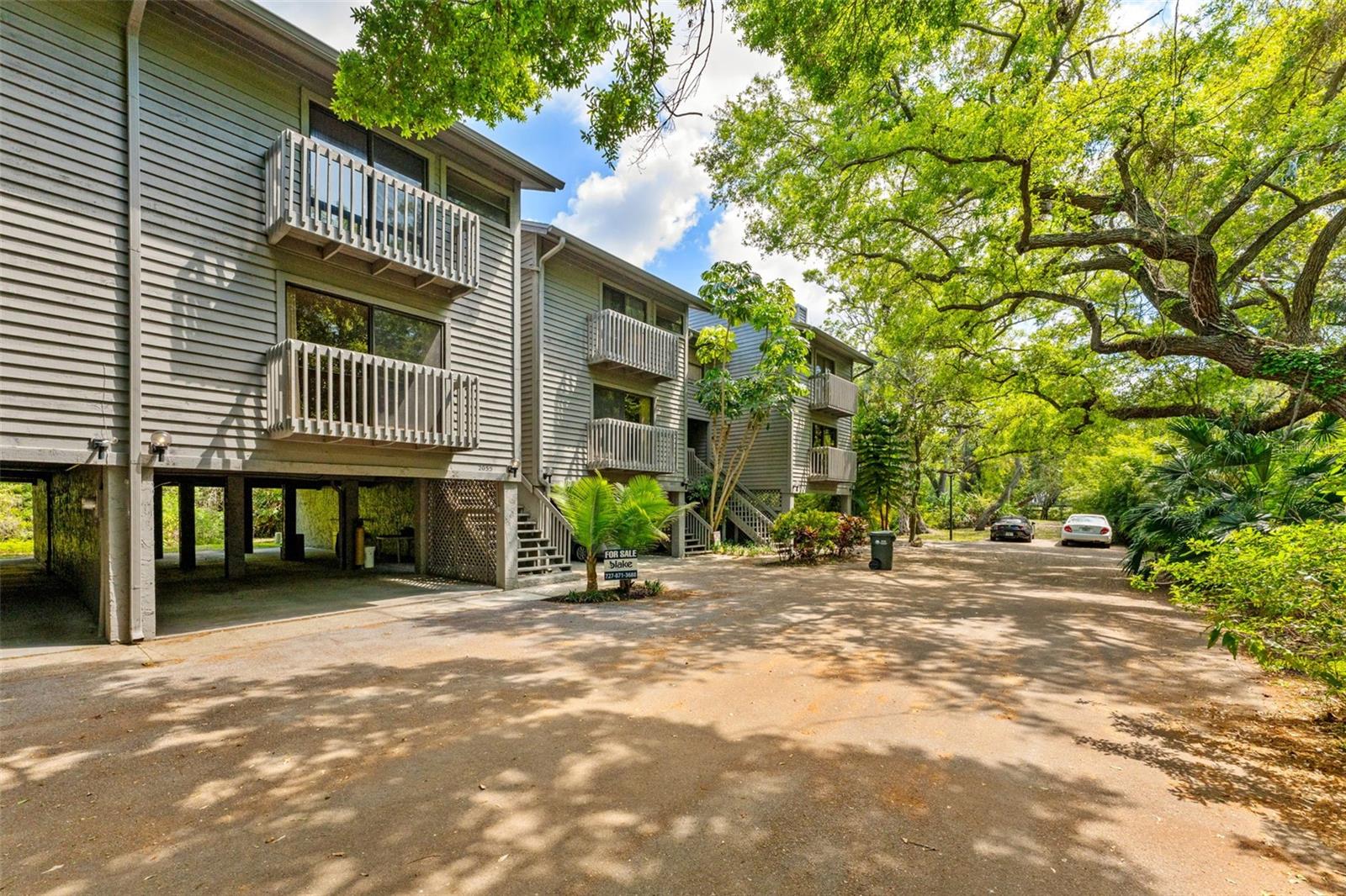 Townhome with Treehouse Feel!