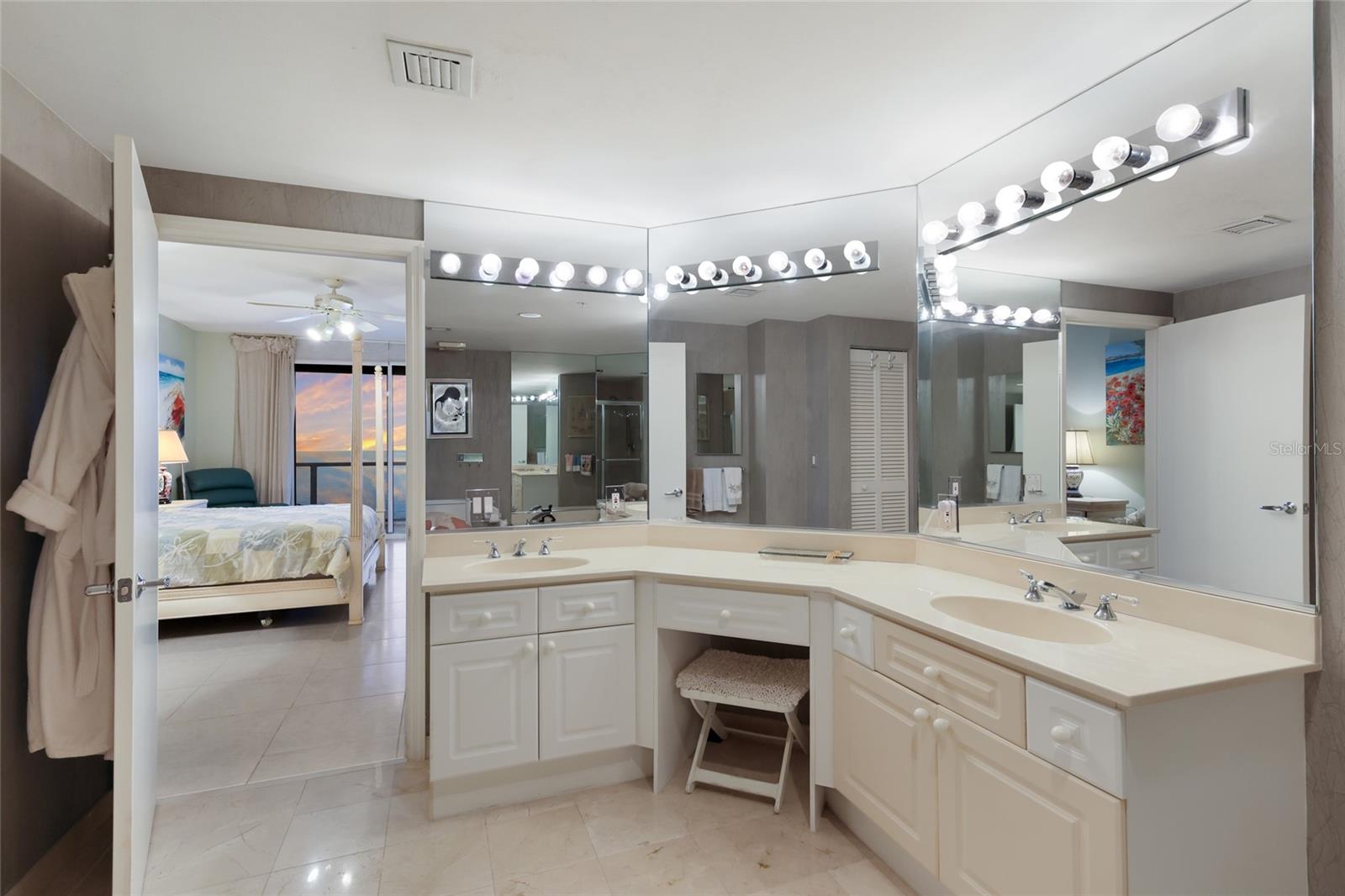 1800 BENJAMIN FRANKLIN DR #B1006, SARASOTA, FL, 34236