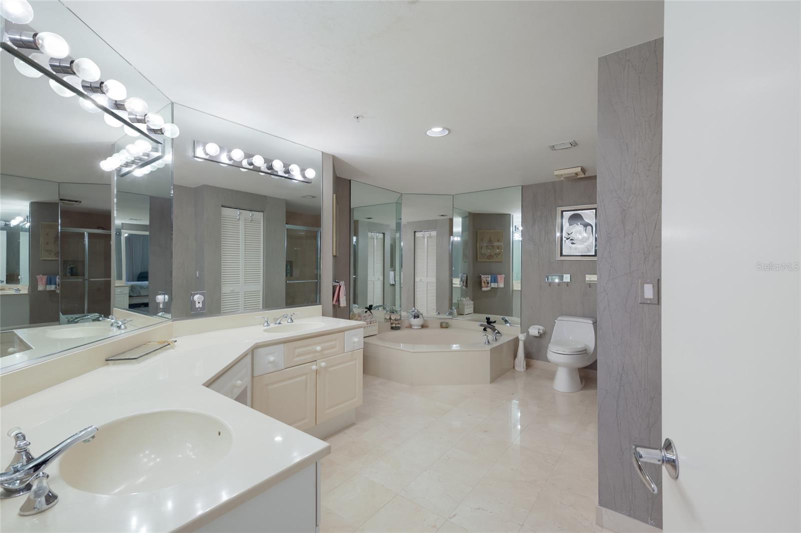 1800 BENJAMIN FRANKLIN DR #B1006, SARASOTA, FL, 34236