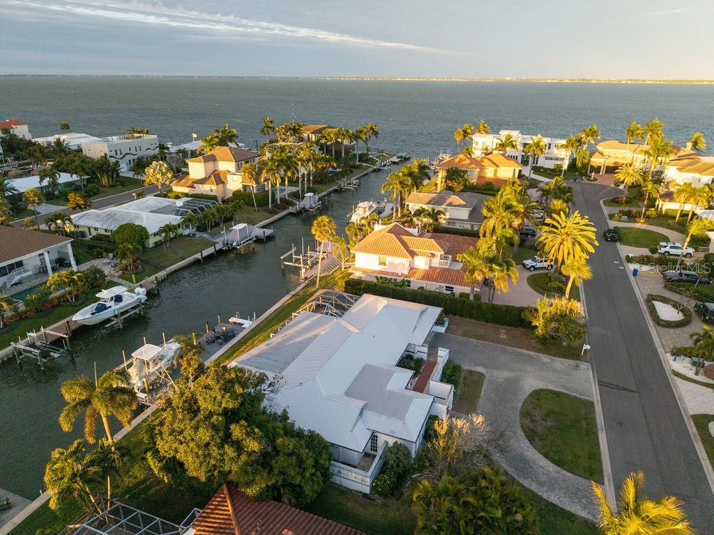 561 BIRDIE LN, LONGBOAT KEY, FL, 34228