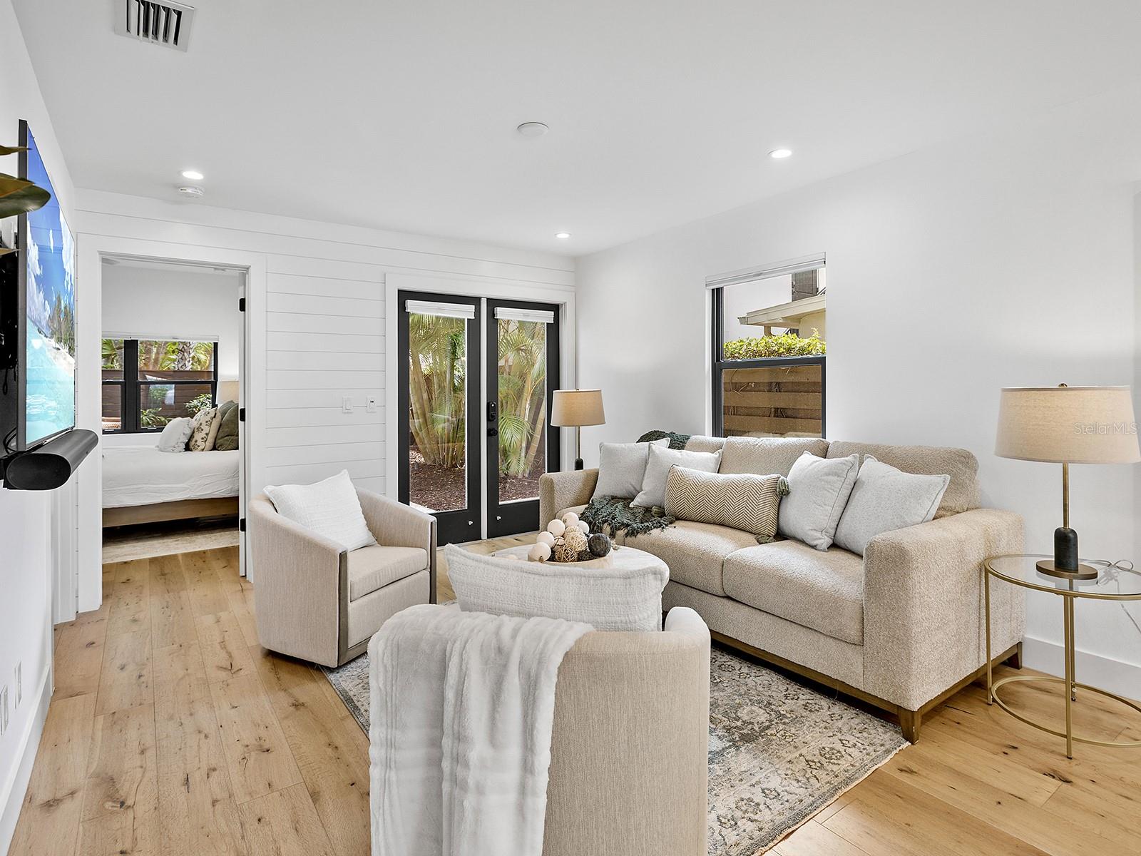 617 MADISON CT, SARASOTA, FL, 34236