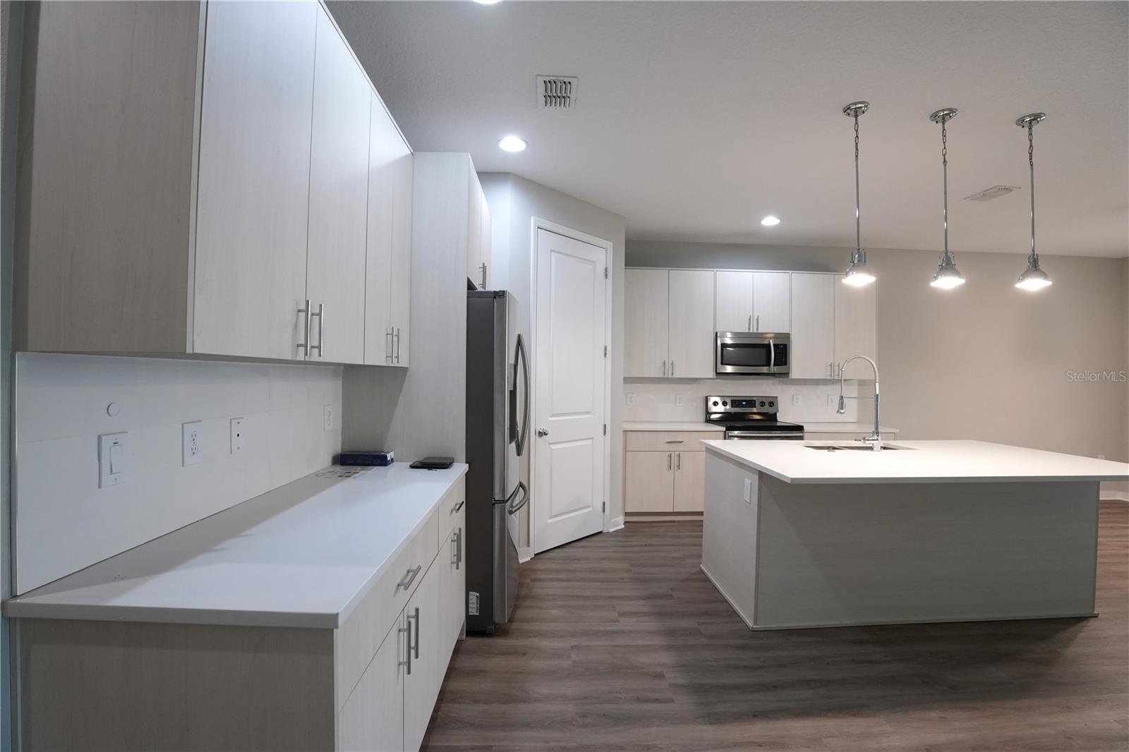 2004 E GRANT AVE, ORLANDO, FL, 32806