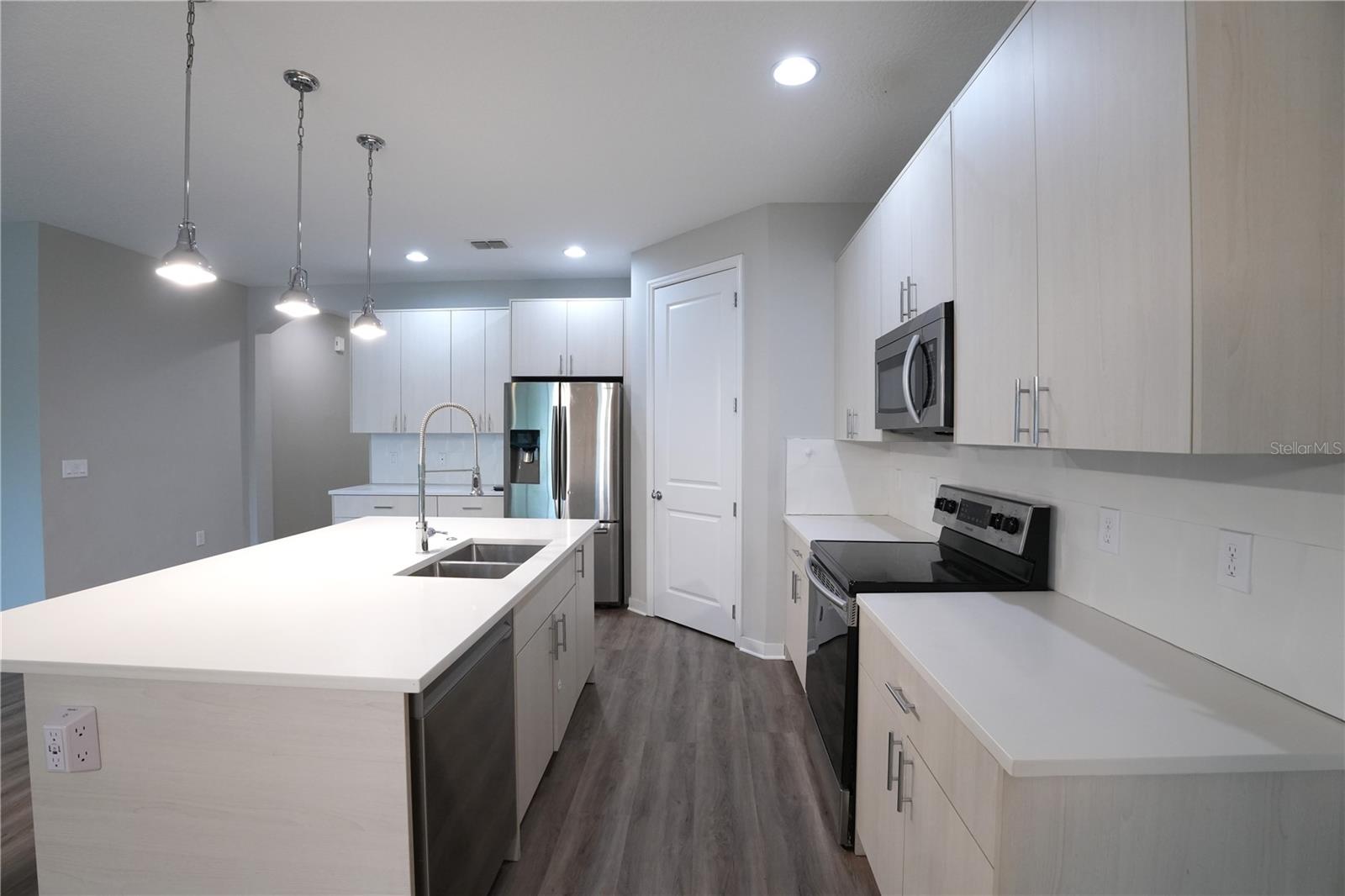 2004 E GRANT AVE, ORLANDO, FL, 32806
