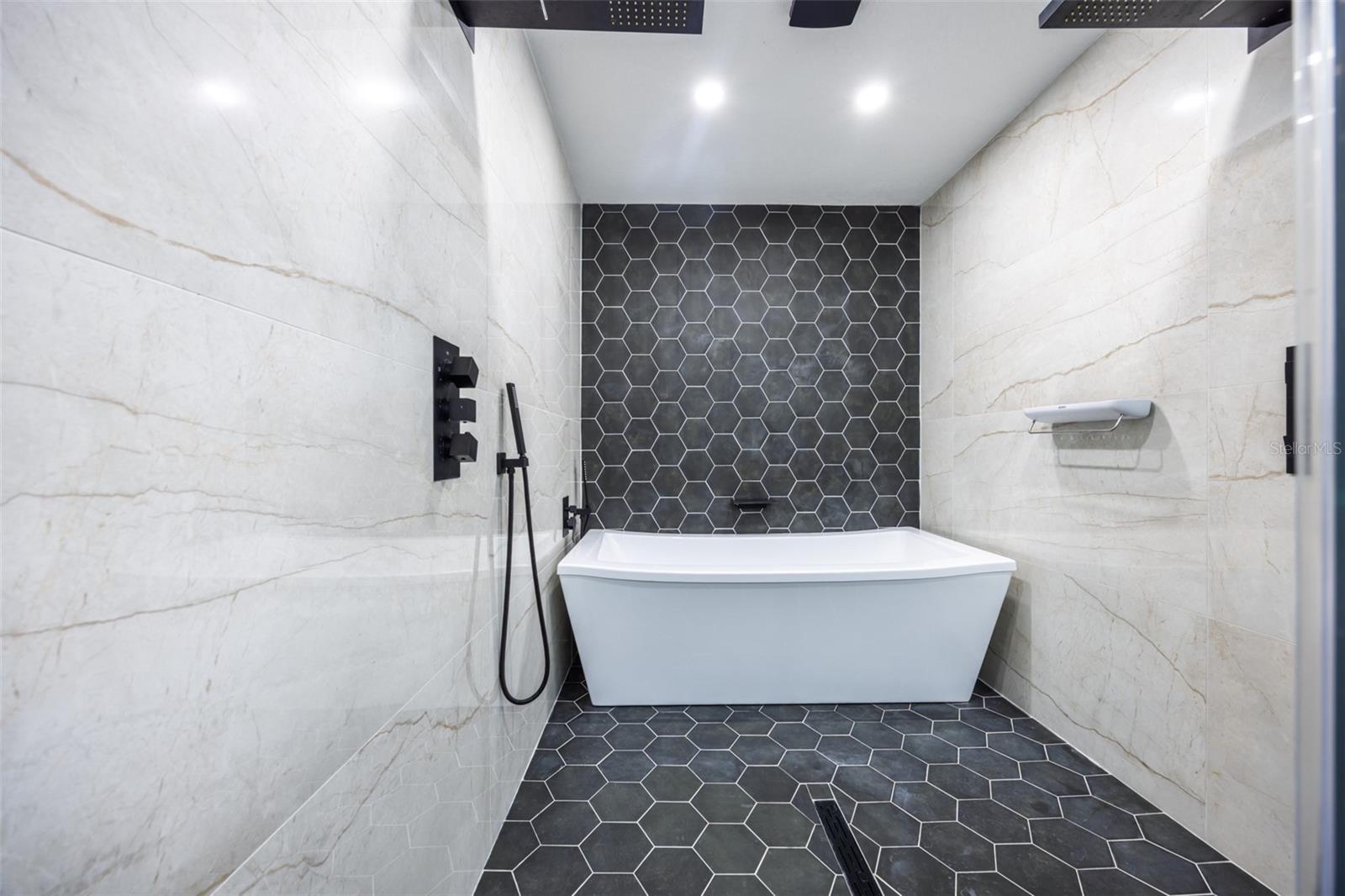 405 BLACKHAWK CIR, SUN CITY CENTER, FL, 33573