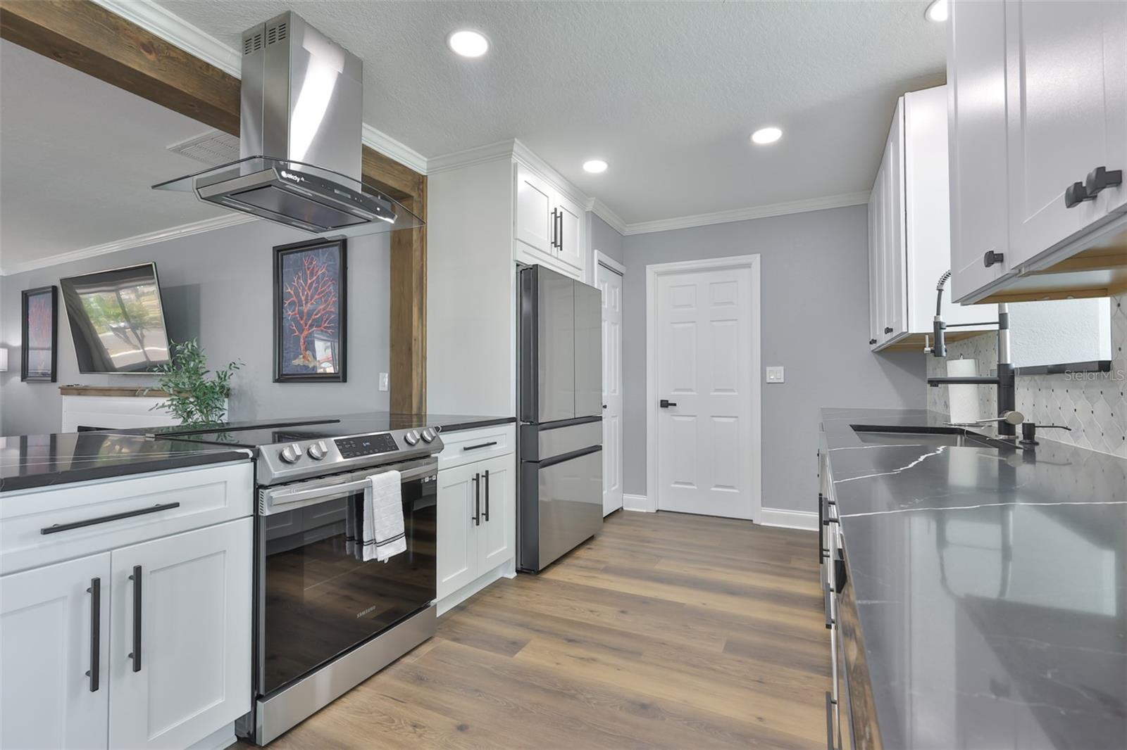 405 BLACKHAWK CIR, SUN CITY CENTER, FL, 33573