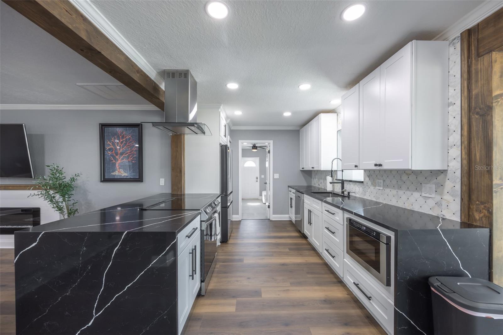 405 BLACKHAWK CIR, SUN CITY CENTER, FL, 33573