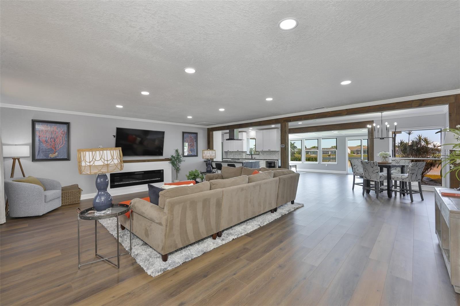 405 BLACKHAWK CIR, SUN CITY CENTER, FL, 33573