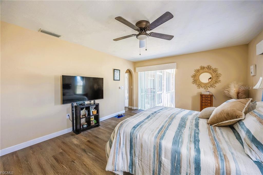 238 SE 9TH TER, CAPE CORAL, FL, 33990