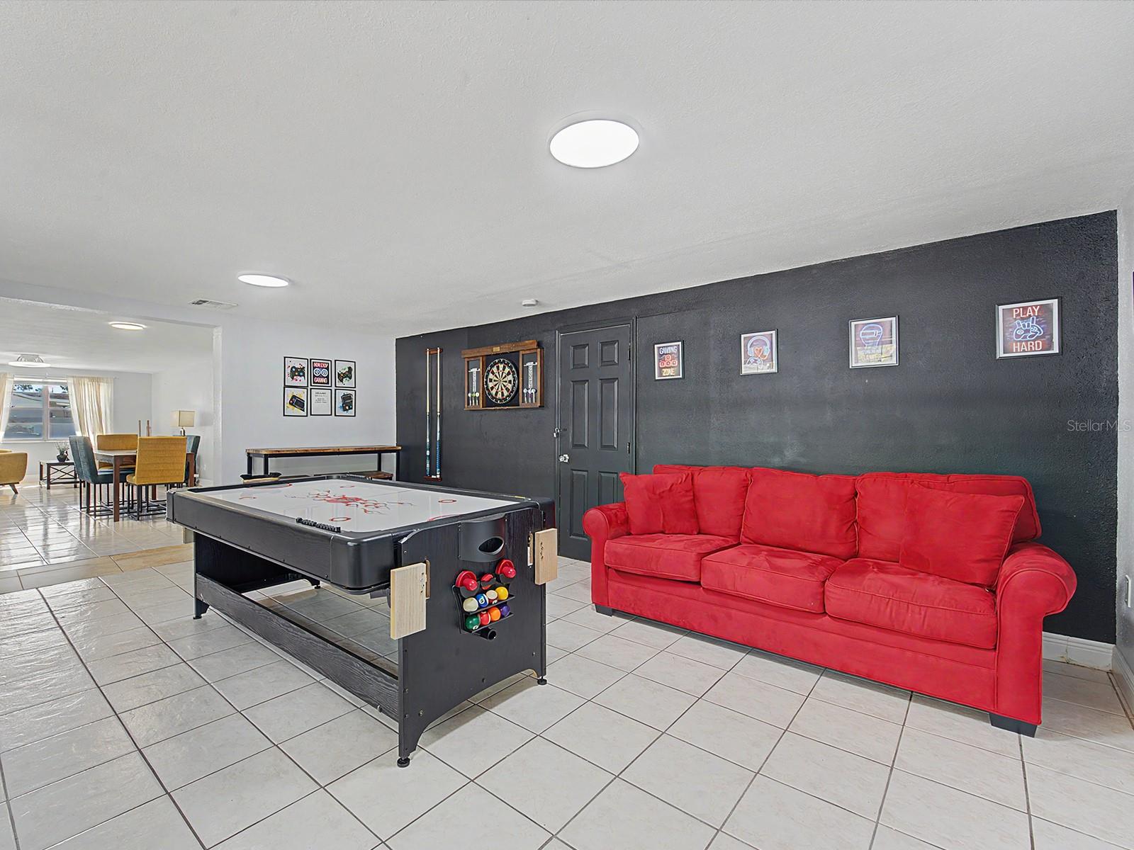 7012 CENTER CREEK DR, TAMPA, FL, 33615