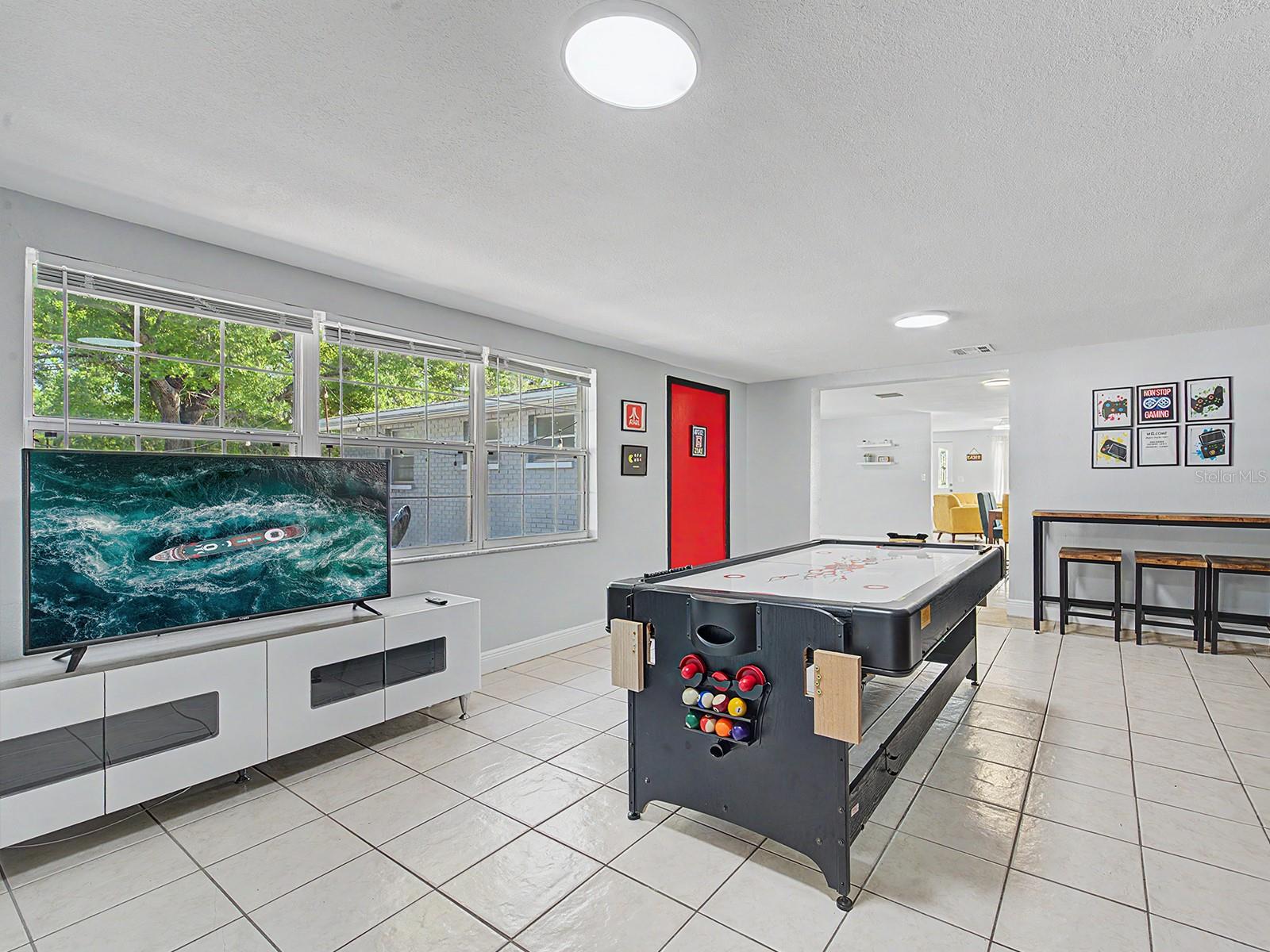 7012 CENTER CREEK DR, TAMPA, FL, 33615