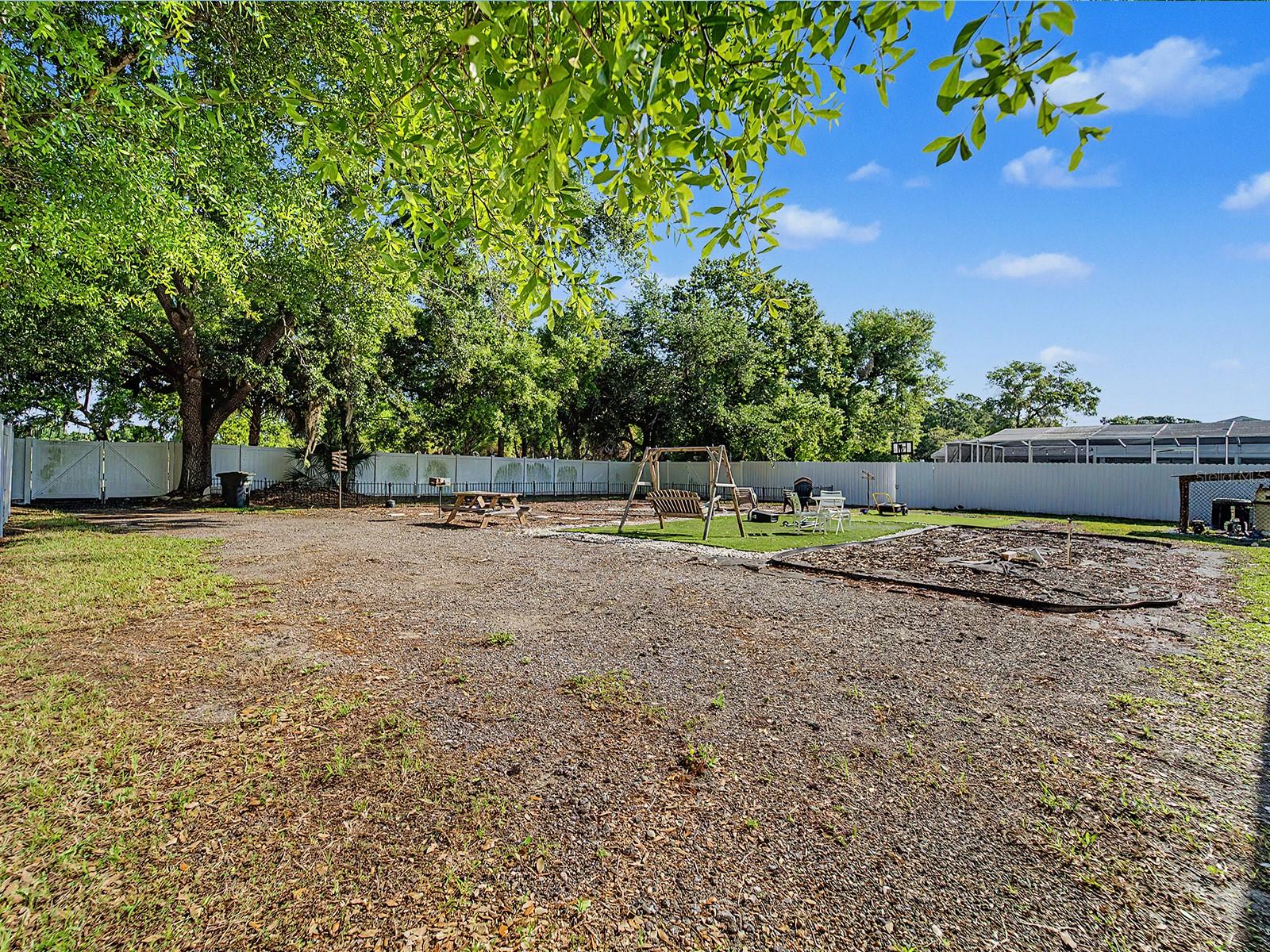 7012 CENTER CREEK DR, TAMPA, FL, 33615
