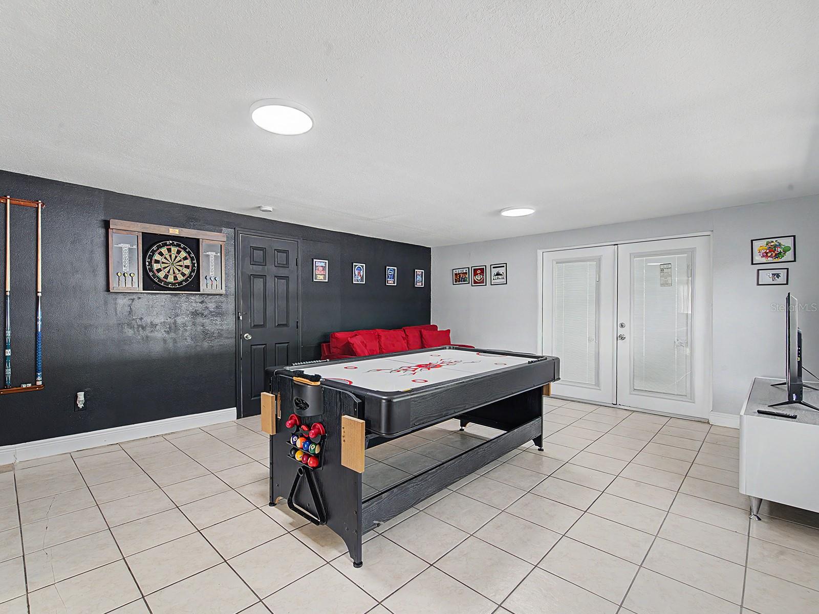 7012 CENTER CREEK DR, TAMPA, FL, 33615