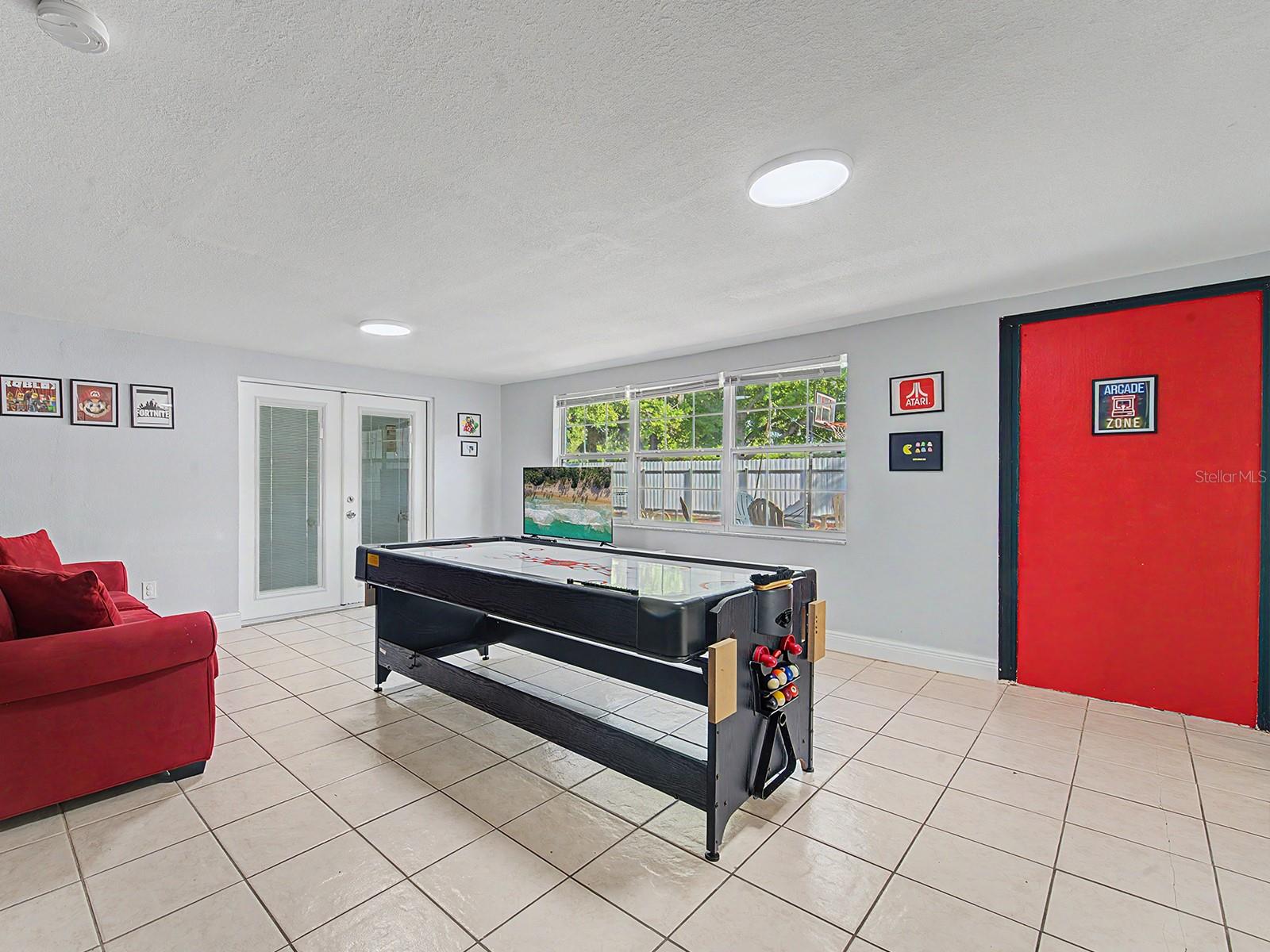 7012 CENTER CREEK DR, TAMPA, FL, 33615