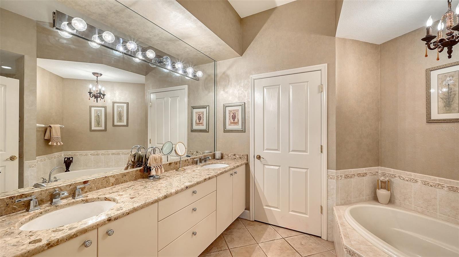 N6143541 Property Photo