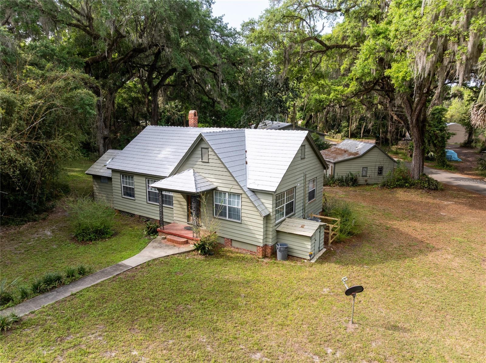 520 DESOTO AVE, DE LEON SPRINGS, FL, 32130