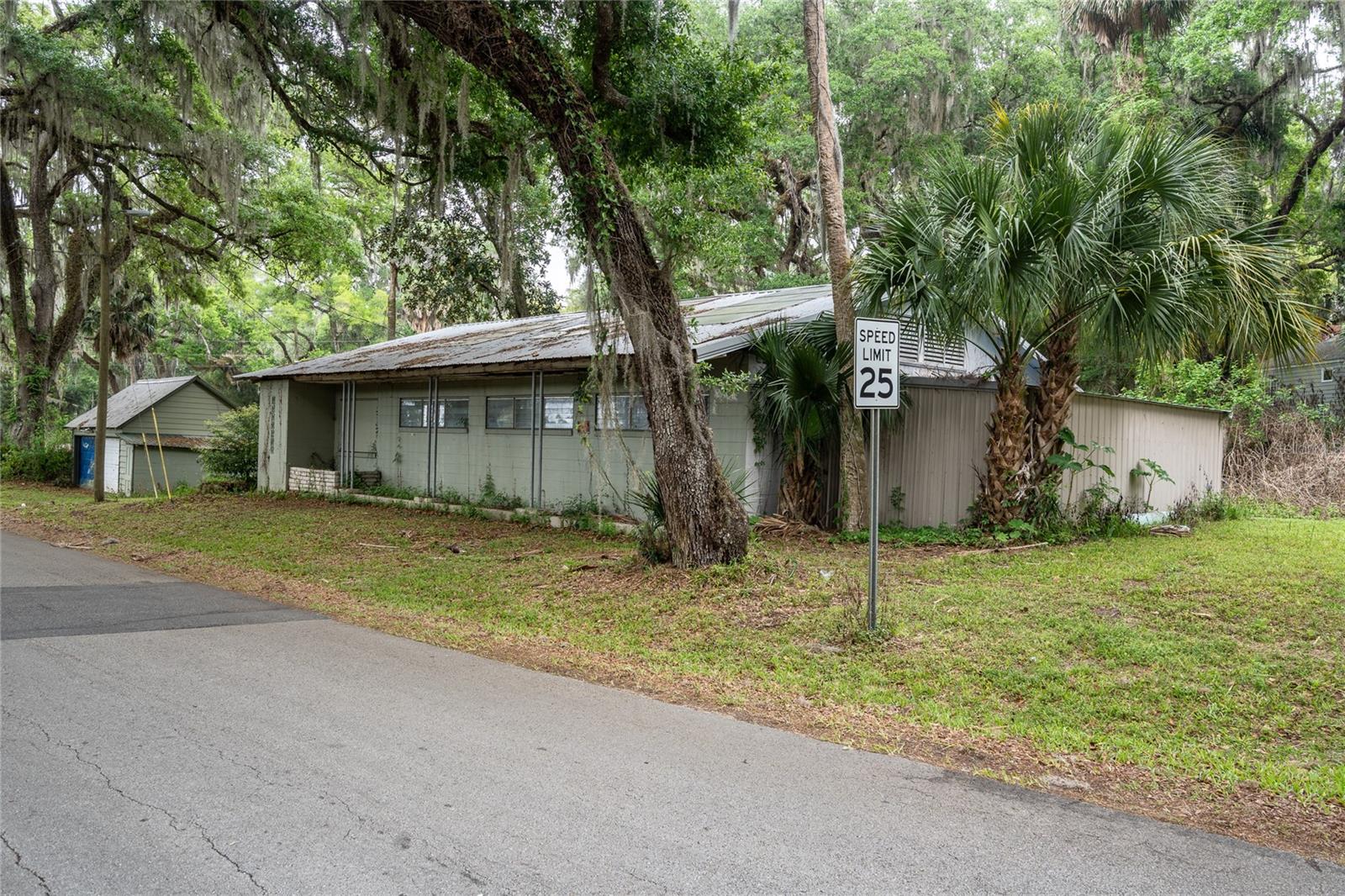 520 DESOTO AVE, DE LEON SPRINGS, FL, 32130