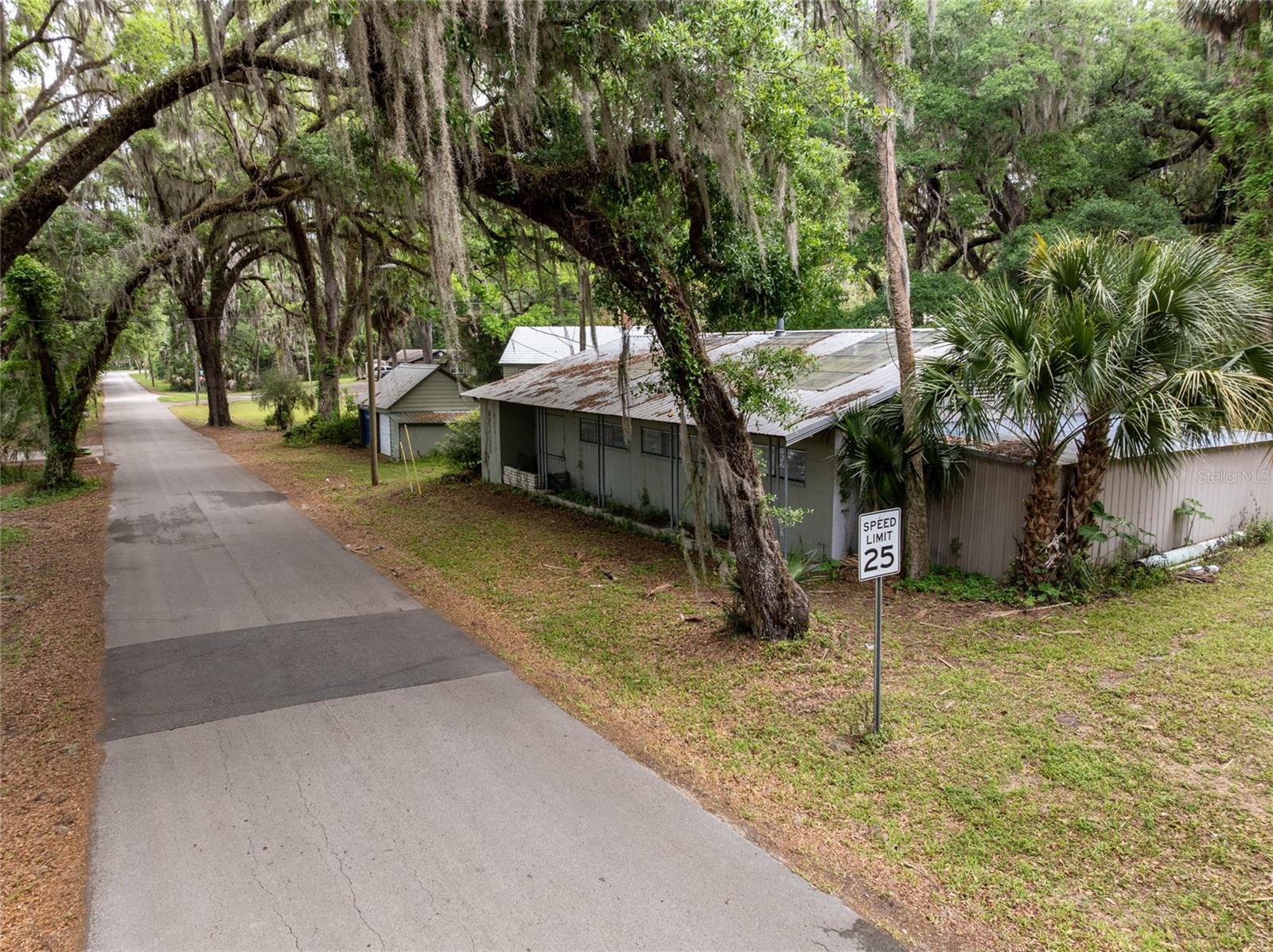 520 DESOTO AVE, DE LEON SPRINGS, FL, 32130