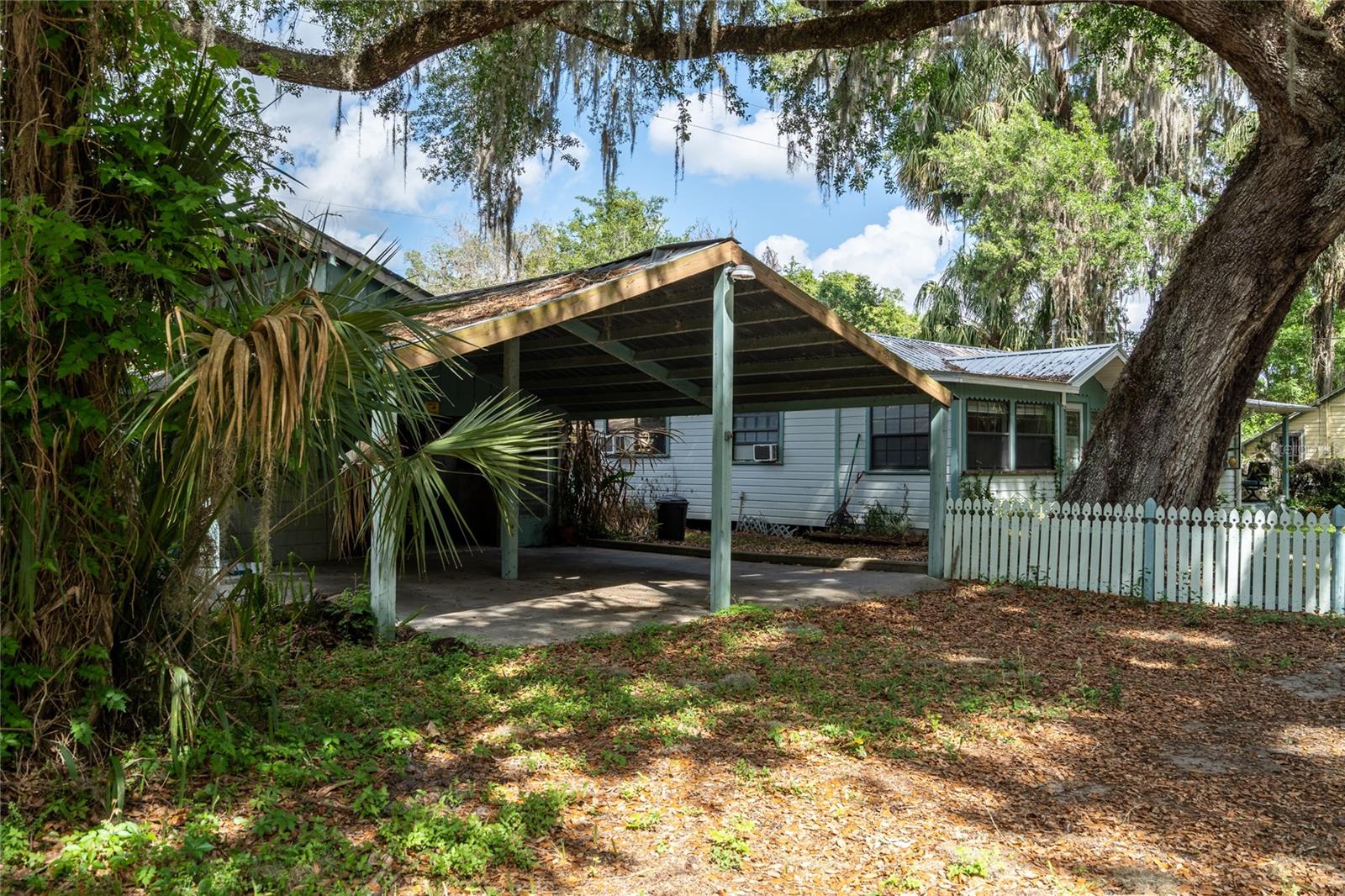 5560 PARK AVE, DE LEON SPRINGS, FL, 32130