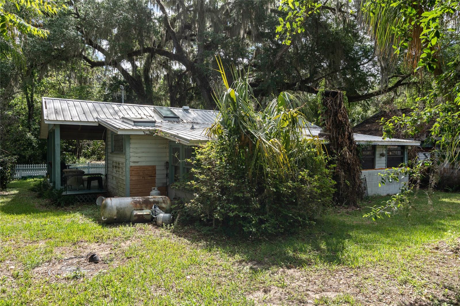5560 PARK AVE, DE LEON SPRINGS, FL, 32130