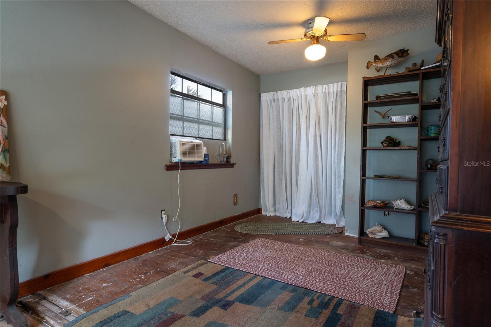 5560 PARK AVE, DE LEON SPRINGS, FL, 32130