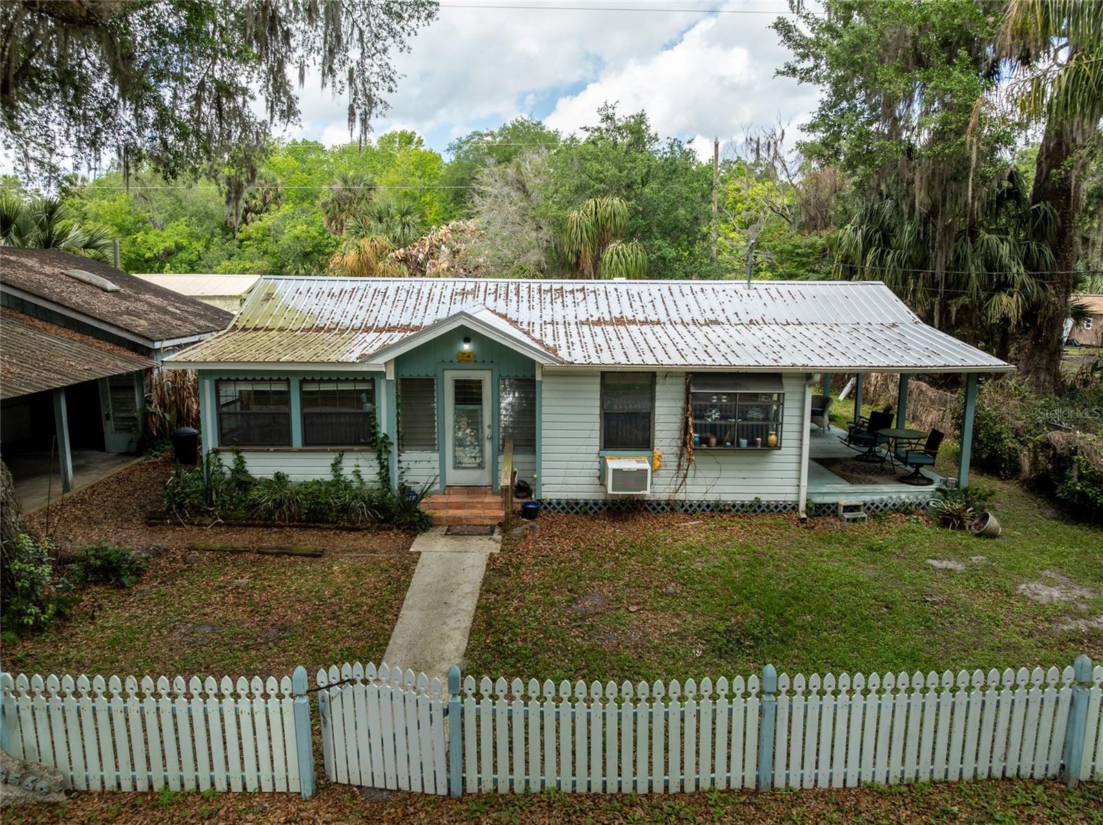 5560 PARK AVE, DE LEON SPRINGS, FL, 32130