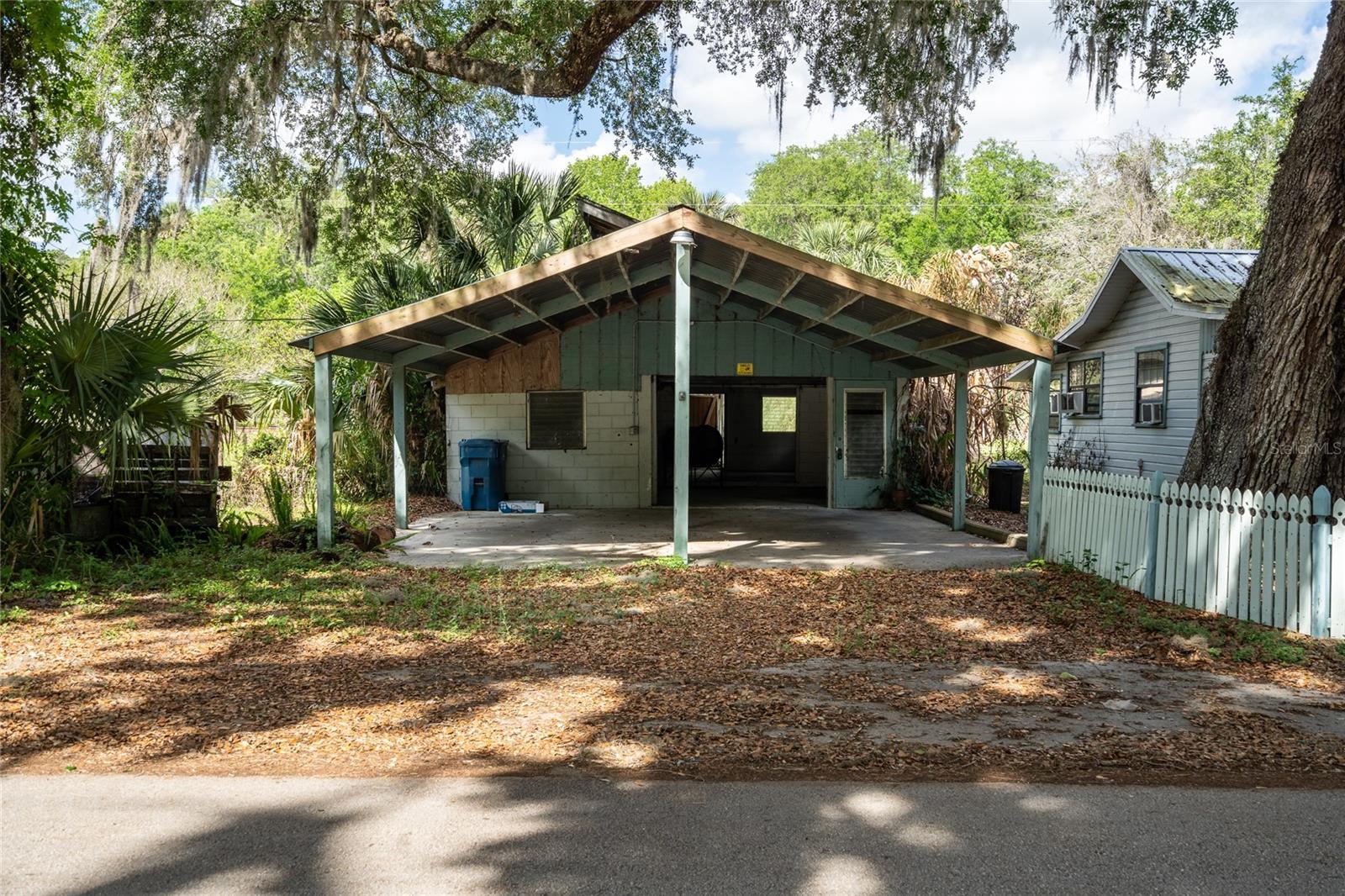 5560 PARK AVE, DE LEON SPRINGS, FL, 32130