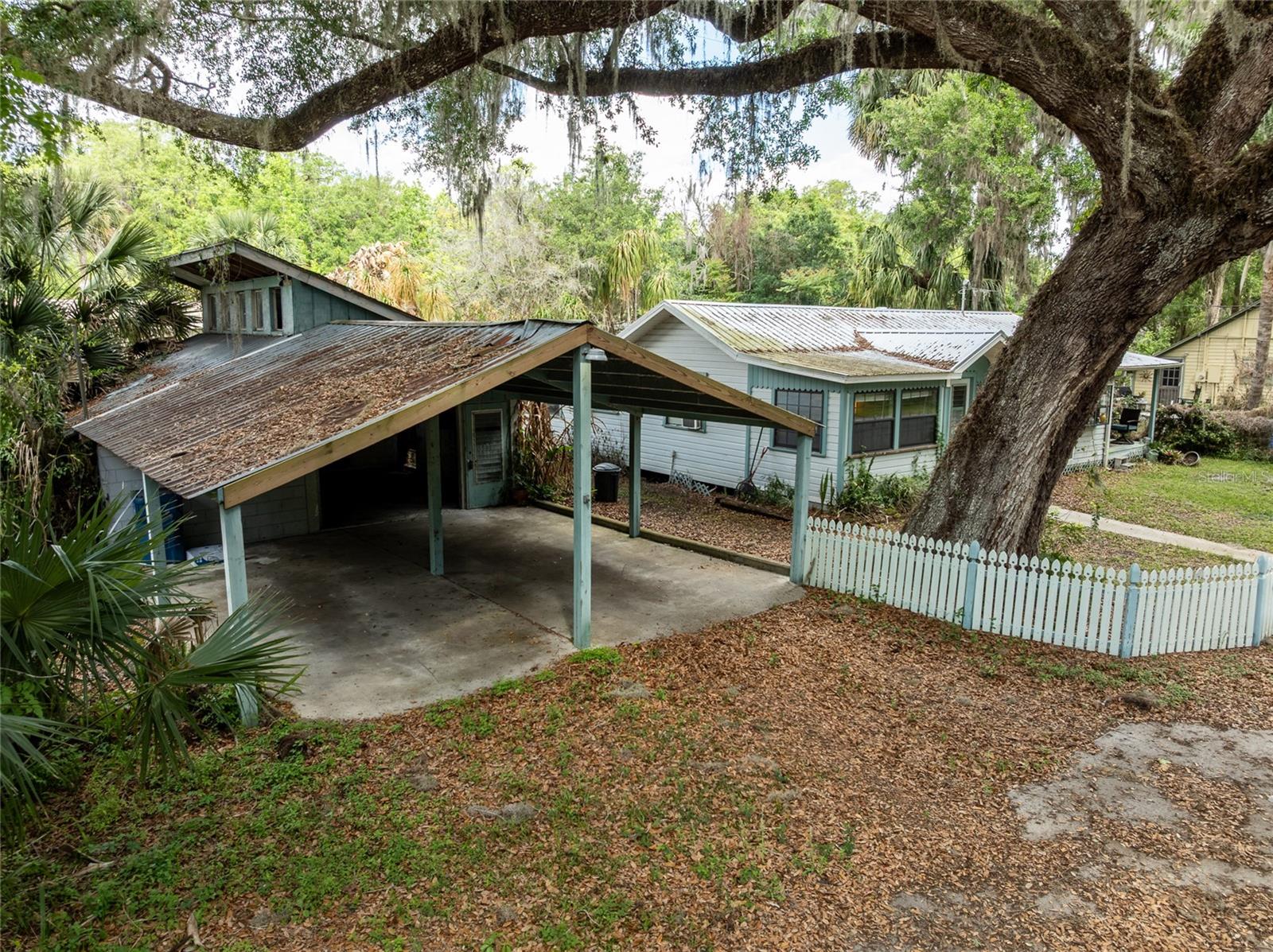 5560 PARK AVE, DE LEON SPRINGS, FL, 32130
