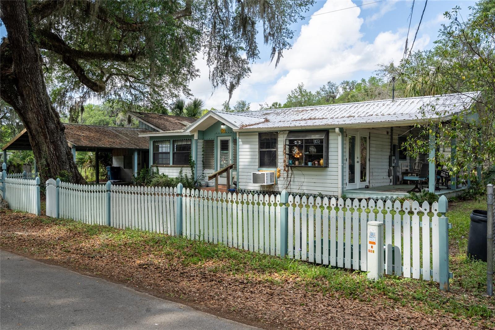 5560 PARK AVE, DE LEON SPRINGS, FL, 32130