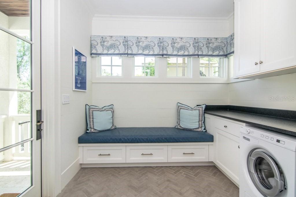 TB8489135 Property Photo