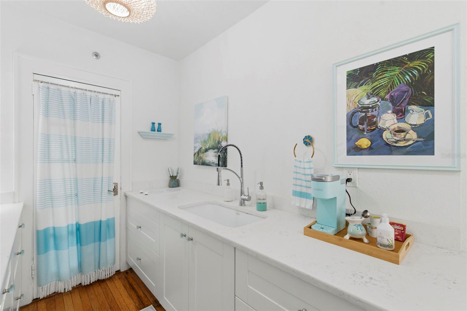 130 4TH AVE N #106, ST PETERSBURG, FL, 33701