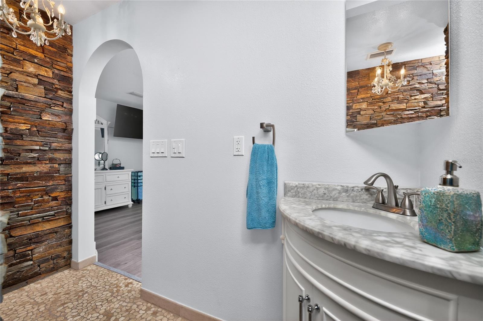 391 VIA ESPLANADE, PUNTA GORDA, FL, 33950