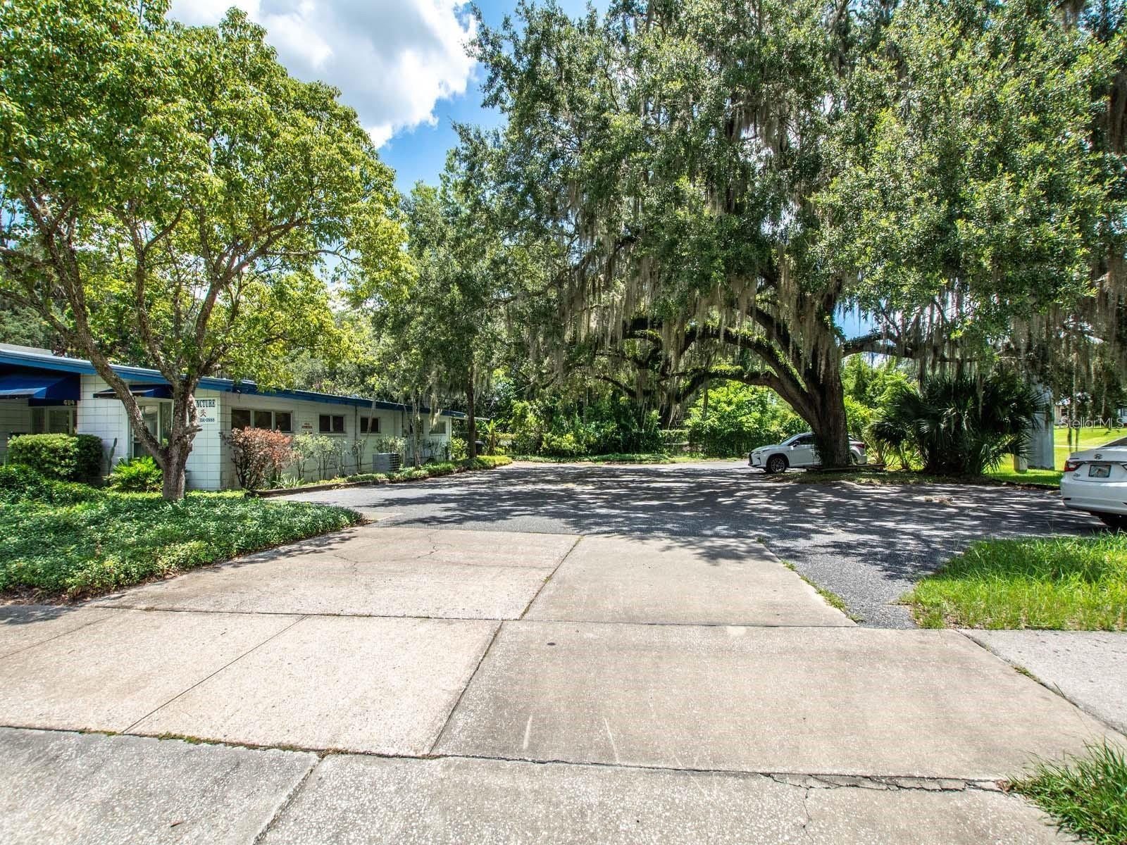 404 PERKINS ST, LEESBURG, FL, 34748