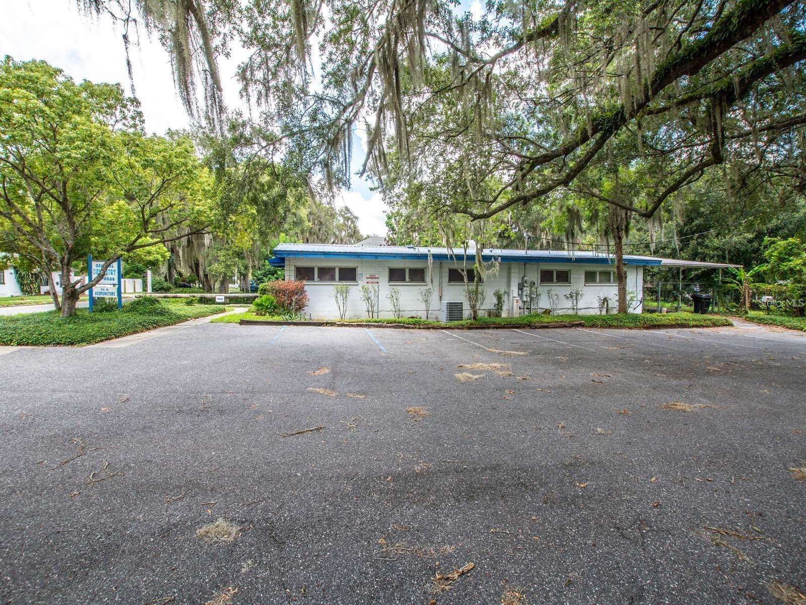 404 PERKINS ST, LEESBURG, FL, 34748