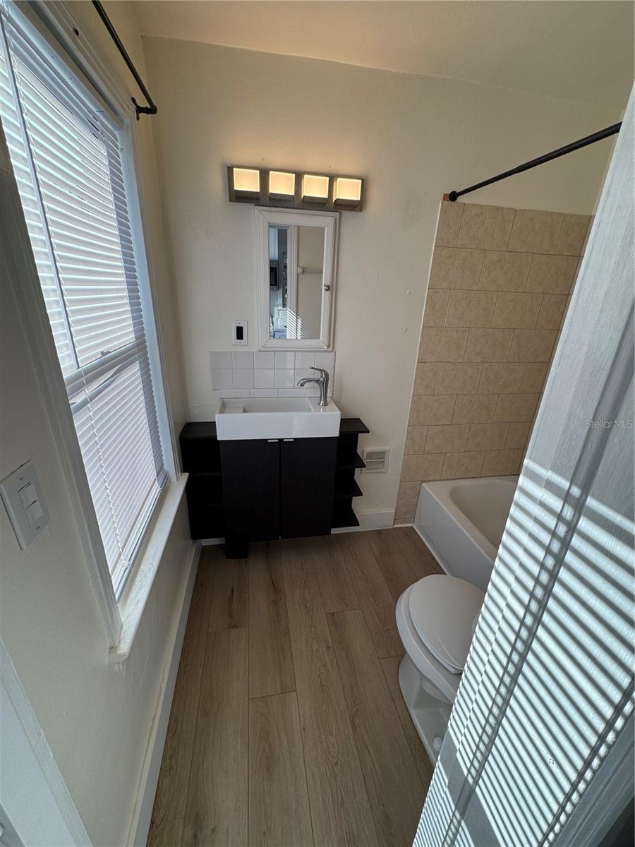 221 S HALE AVE, TAMPA, FL, 33609