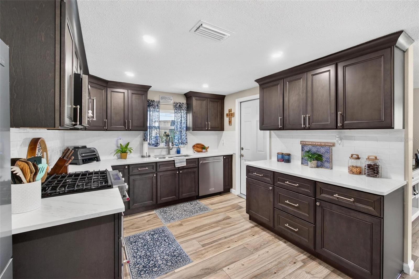 5900 BAYOU GRANDE BLVD NE, ST PETERSBURG, FL, 33703