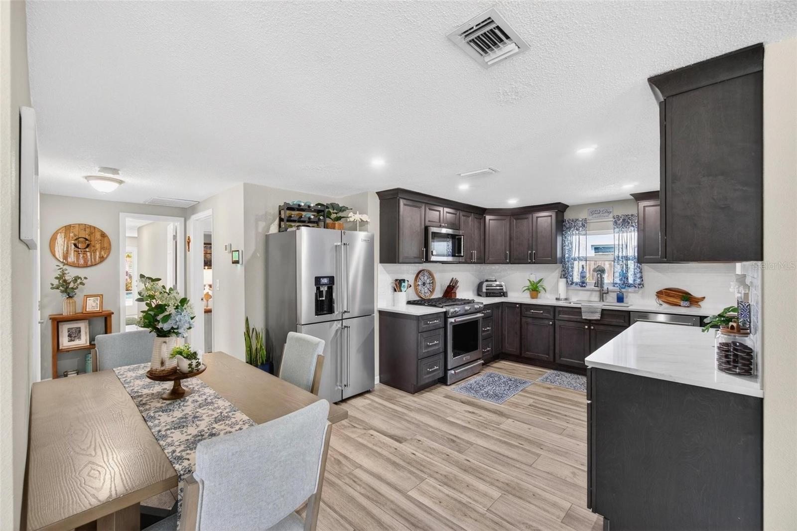 5900 BAYOU GRANDE BLVD NE, ST PETERSBURG, FL, 33703