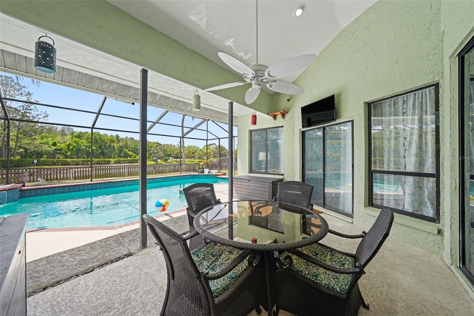 Plenty of covered space for outdoor dining