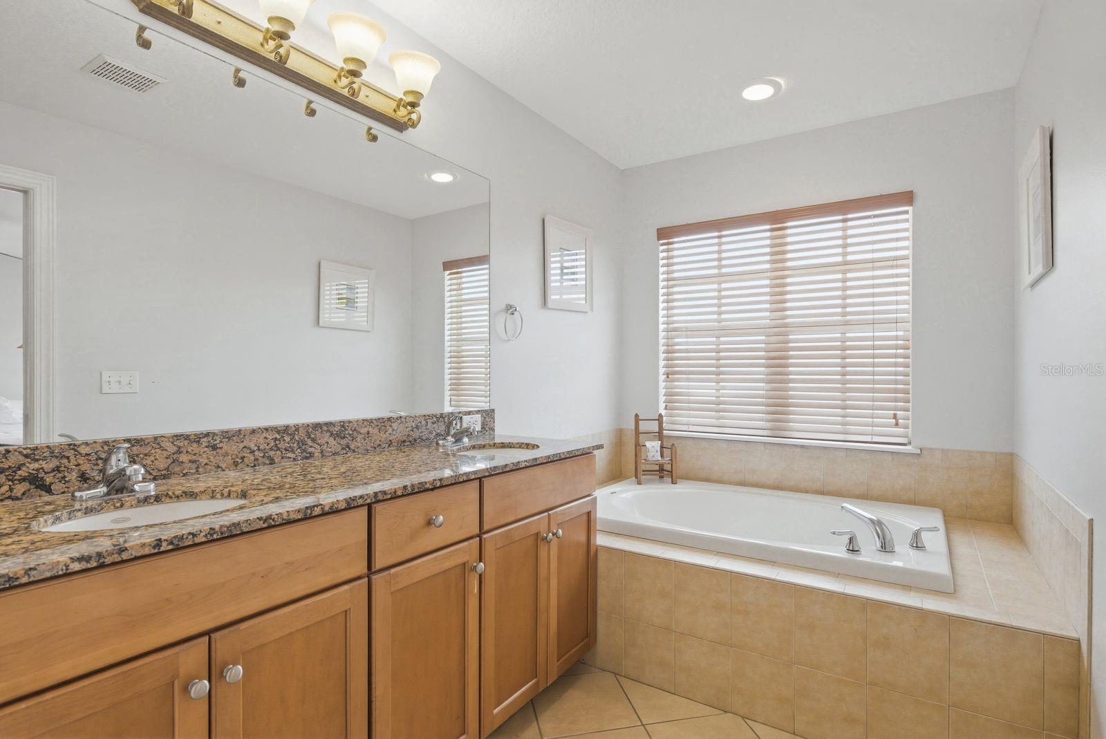 208 VALENCIA CIR, ST PETERSBURG, FL, 33716