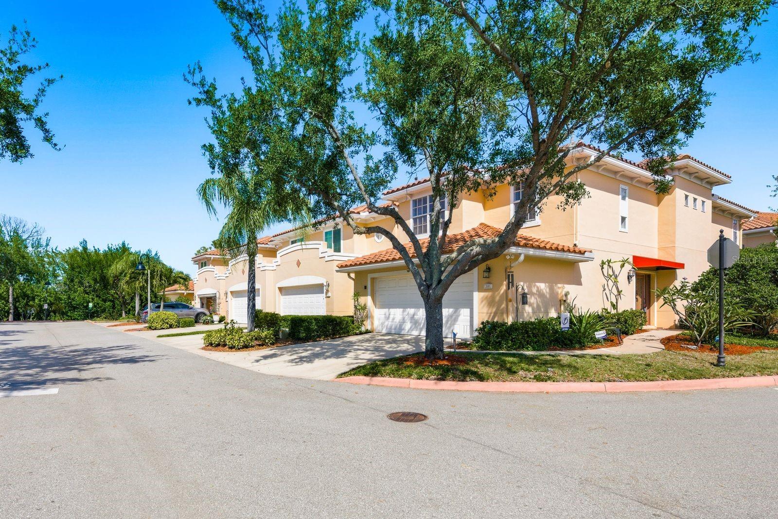 208 VALENCIA CIR, ST PETERSBURG, FL, 33716