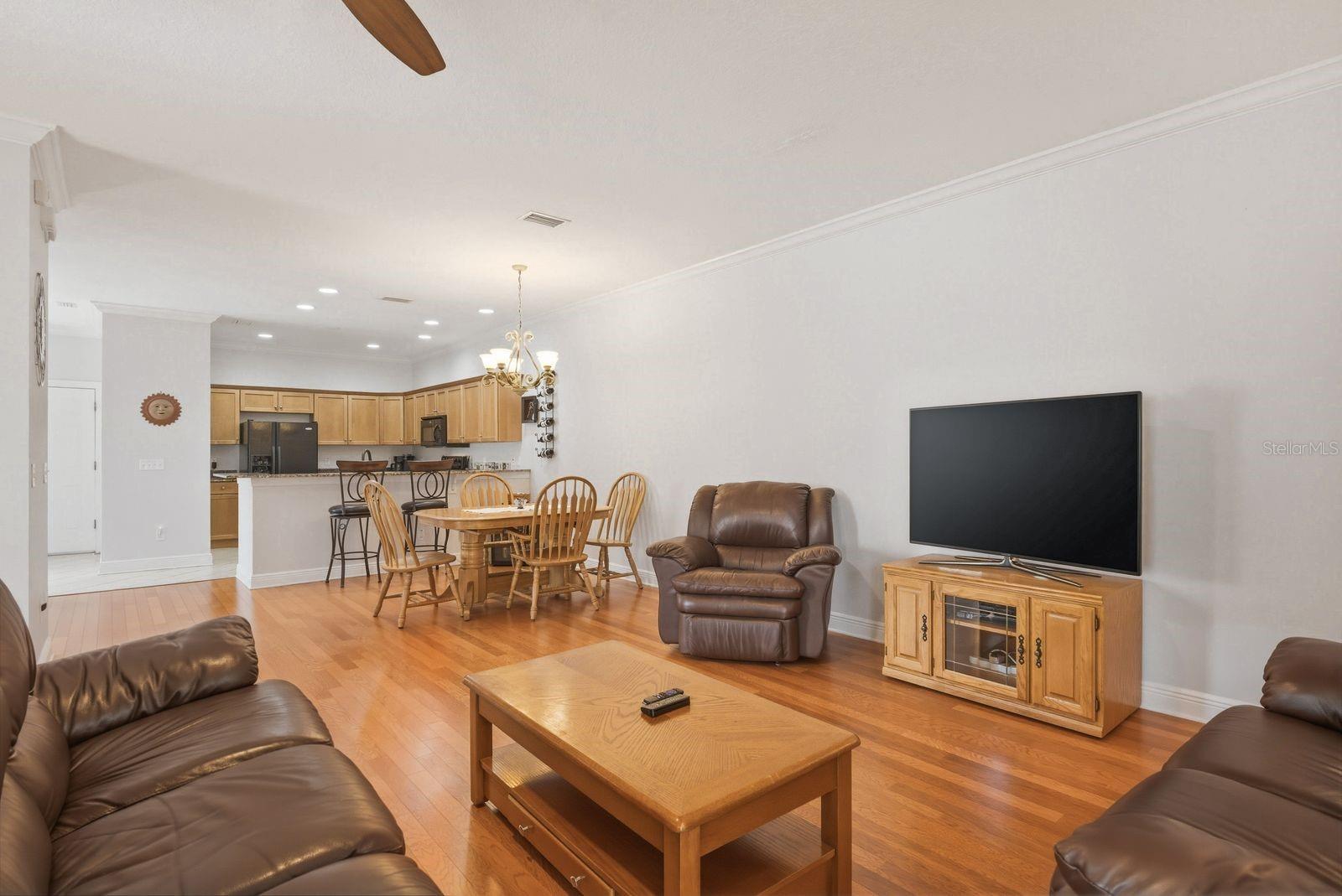 208 VALENCIA CIR, ST PETERSBURG, FL, 33716