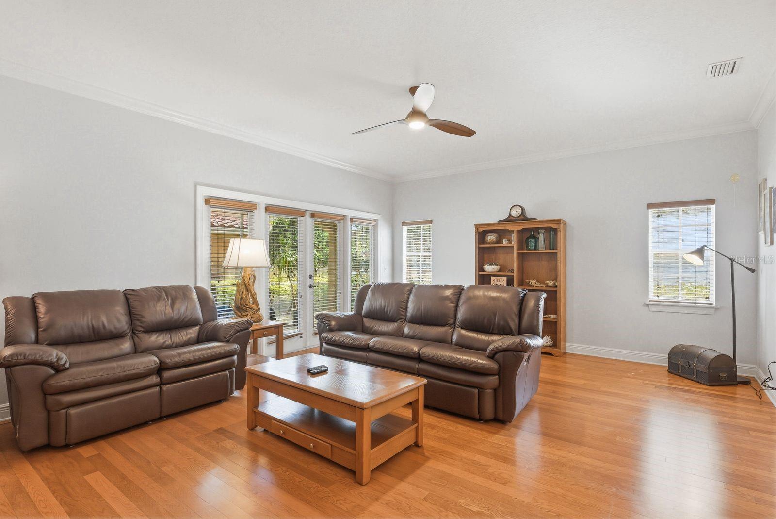 208 VALENCIA CIR, ST PETERSBURG, FL, 33716