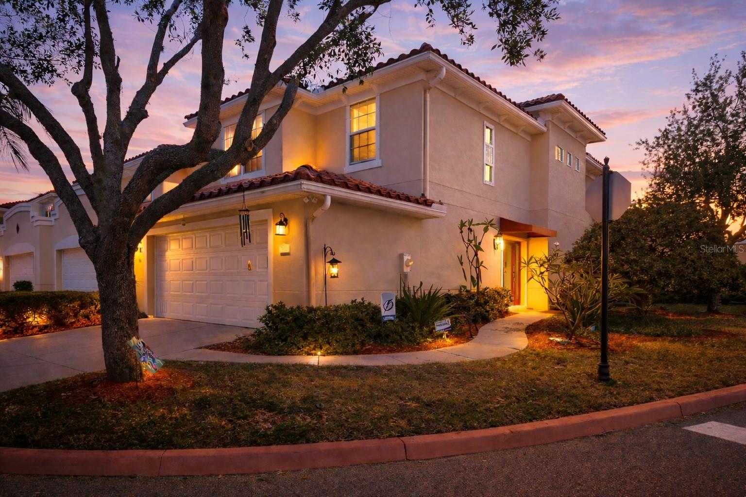 208 VALENCIA CIR, ST PETERSBURG, FL, 33716