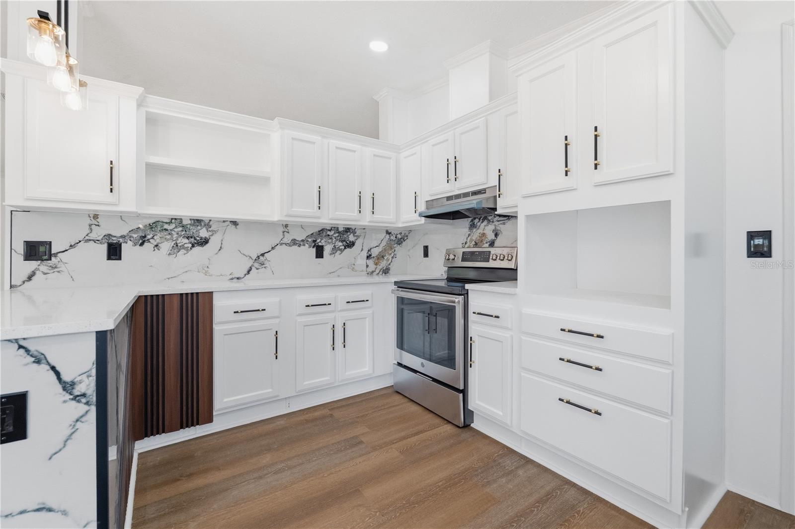 11708 MEADOWDALE DR, TAMPA, FL, 33625