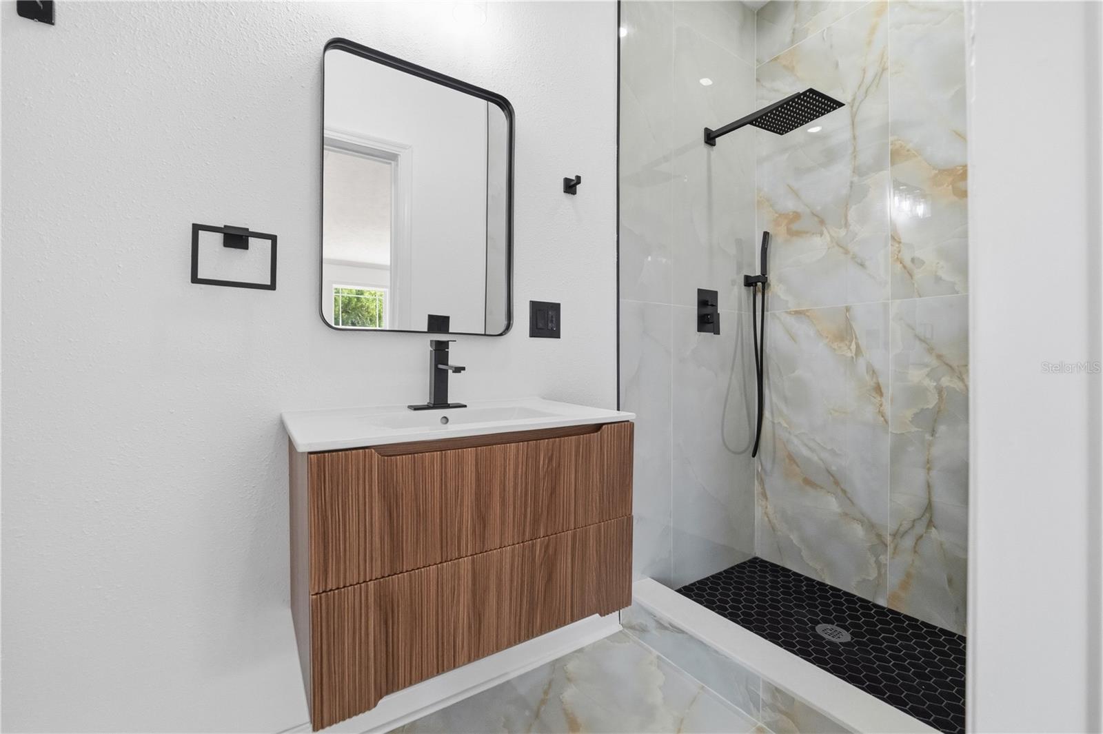 11708 MEADOWDALE DR, TAMPA, FL, 33625