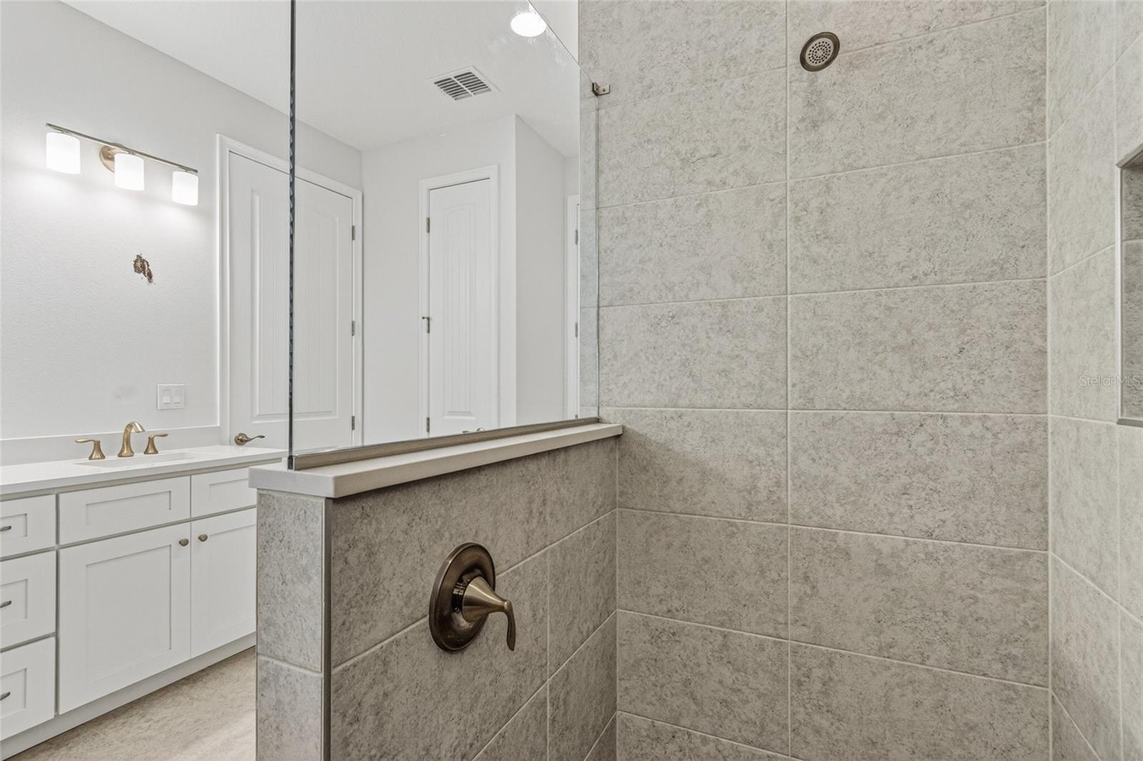 450 HAMMOND ST SW, PALM BAY, FL, 32908