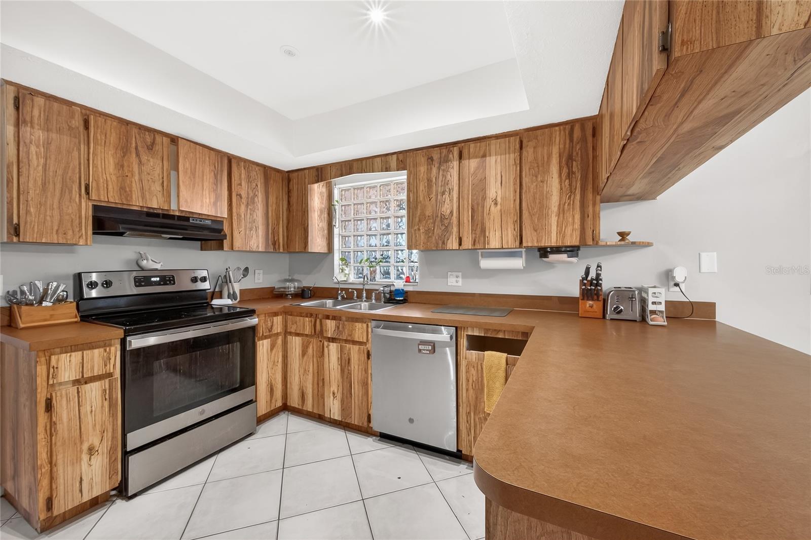 18322 SWAN LAKE DR, LUTZ, FL, 33549