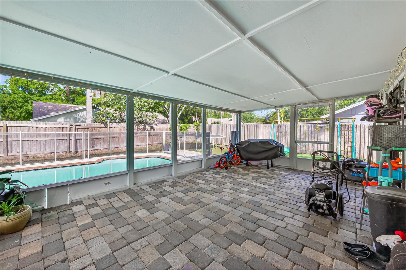 18322 SWAN LAKE DR, LUTZ, FL, 33549