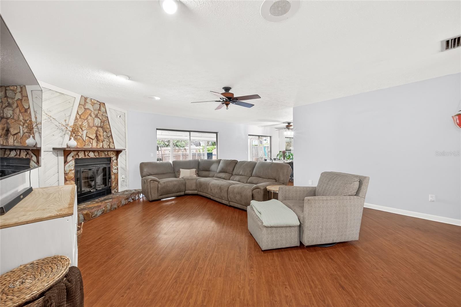 18322 SWAN LAKE DR, LUTZ, FL, 33549