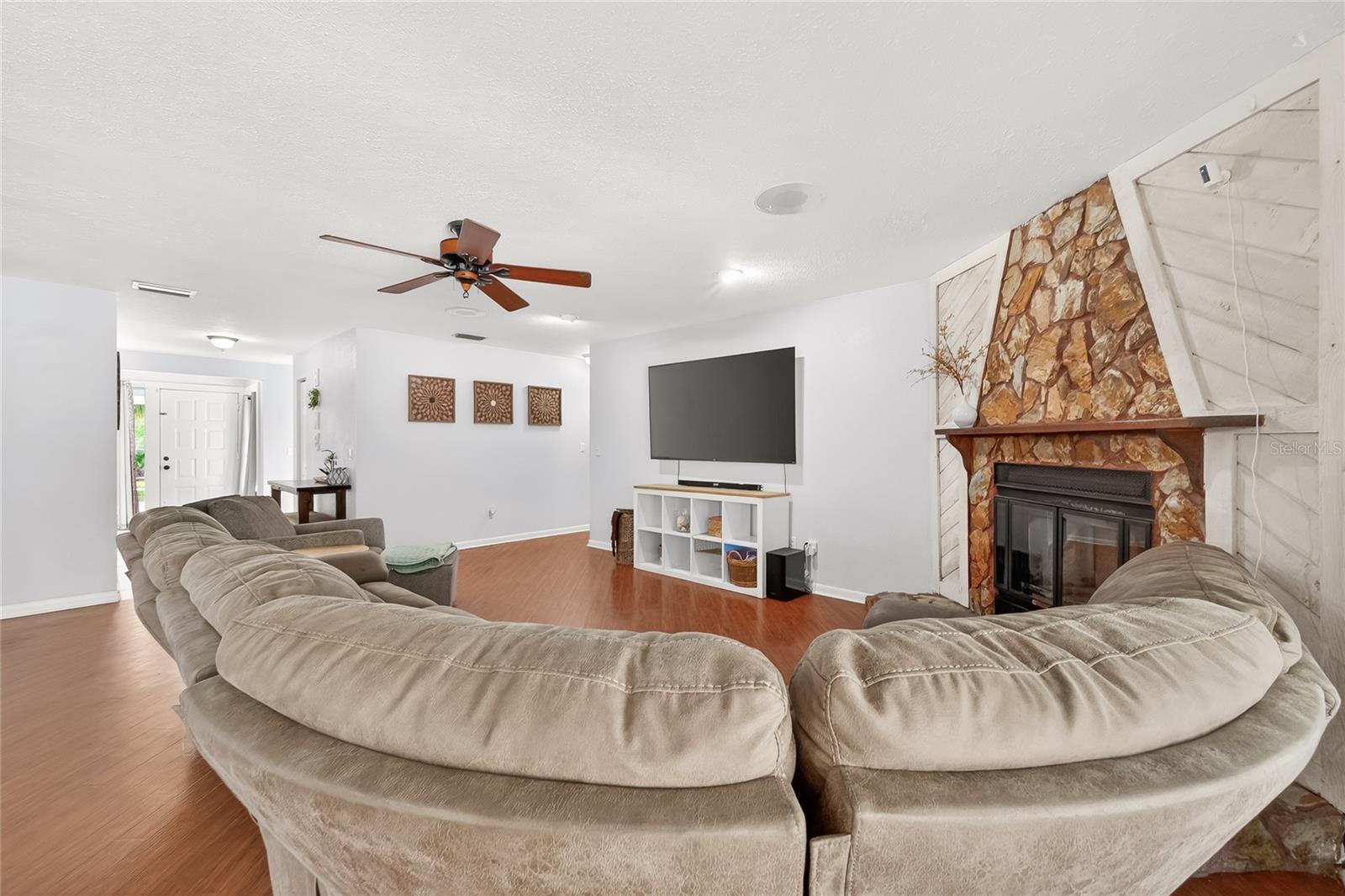 18322 SWAN LAKE DR, LUTZ, FL, 33549